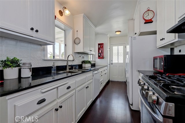 1930 Robinson Street, Redondo Beach, California 90278, 3 Bedrooms Bedrooms, ,3 BathroomsBathrooms,Residential,Sold,Robinson,SB19205802