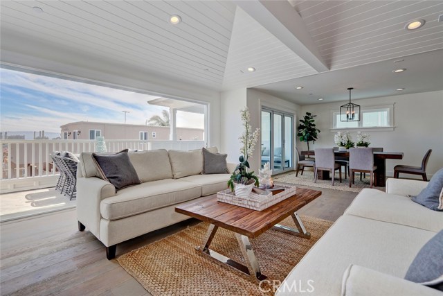 702 Loma Drive, Hermosa Beach, California 90254, 3 Bedrooms Bedrooms, ,3 BathroomsBathrooms,Residential,Sold,Loma,SB18137124