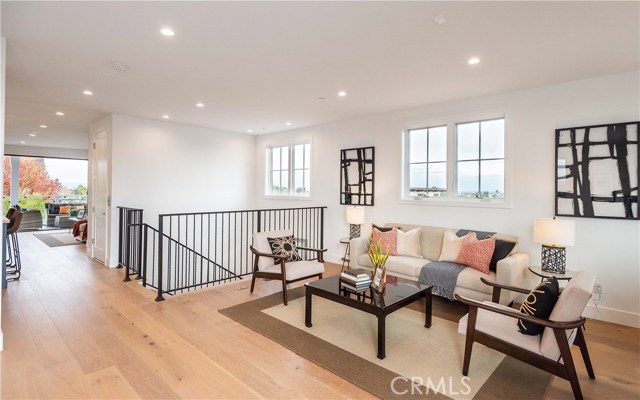 653 13th Street, Manhattan Beach, California 90266, 4 Bedrooms Bedrooms, ,2 BathroomsBathrooms,Residential,Sold,13th,SB19011414