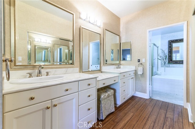 Master suite bathroom