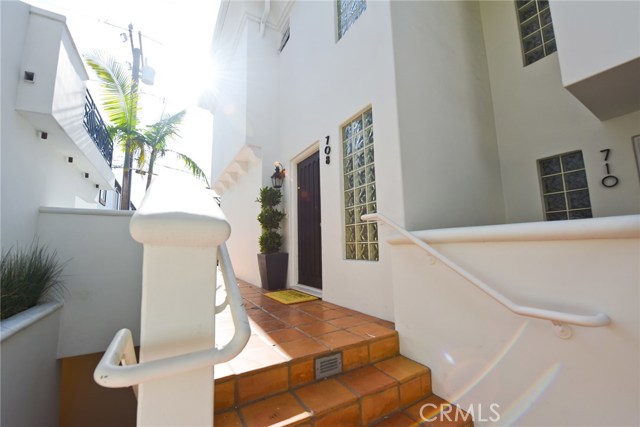 708 Manhattan Beach Blvd., Manhattan Beach, California 90266, 2 Bedrooms Bedrooms, ,2 BathroomsBathrooms,Residential,Sold,Manhattan Beach Blvd.,SB18012661