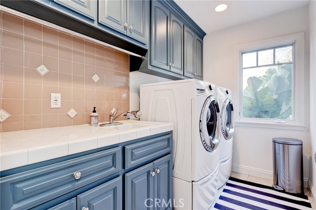 569 35th Street, Manhattan Beach, California 90266, 5 Bedrooms Bedrooms, ,5 BathroomsBathrooms,Residential,Sold,35th,SB19044289