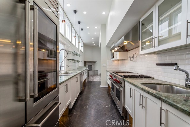 121 35th Street, Manhattan Beach, California 90266, 4 Bedrooms Bedrooms, ,4 BathroomsBathrooms,Residential,Sold,35th,SB19227401