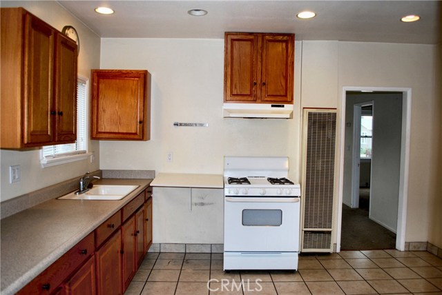 1010 Emerald Street, Redondo Beach, California 90277, 2 Bedrooms Bedrooms, ,1 BathroomBathrooms,Residential,Sold,Emerald,SW18023147