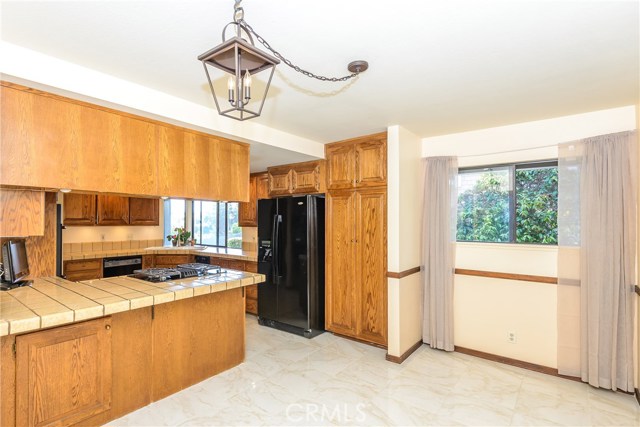 Cook Top and Breakfast Bar!