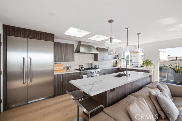 319 34th Place, Manhattan Beach, California 90266, 3 Bedrooms Bedrooms, ,3 BathroomsBathrooms,Residential,Sold,34th,PV21029643