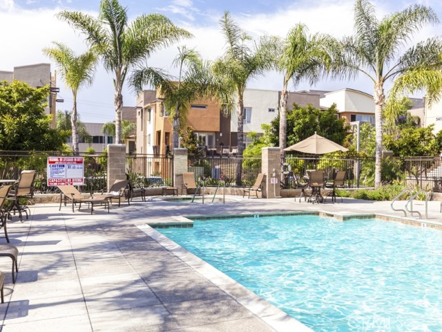 2 Bed Home for Sale in Hawthorne, California