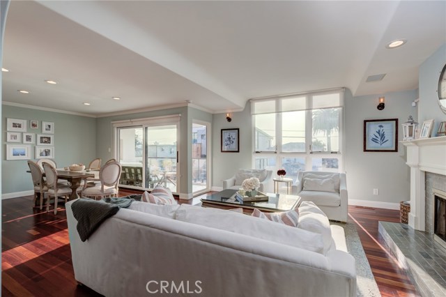 902 6th Street, Hermosa Beach, California 90254, 4 Bedrooms Bedrooms, ,3 BathroomsBathrooms,Residential,Sold,6th,SB20213089