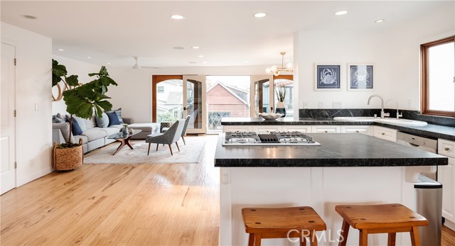 225 1st Street, Manhattan Beach, California 90266, 3 Bedrooms Bedrooms, ,Residential,Sold,1st,SB20187308