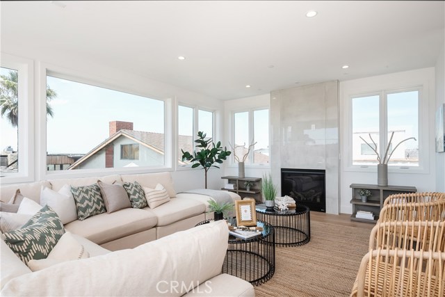 409 30th Street, Manhattan Beach, California 90266, 4 Bedrooms Bedrooms, ,2 BathroomsBathrooms,Residential,Sold,30th,SB20162447