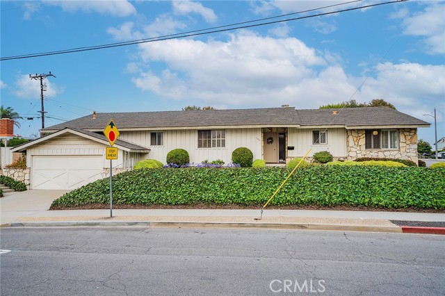 1301 5th Street, Manhattan Beach, California 90266, 4 Bedrooms Bedrooms, ,1 BathroomBathrooms,Residential,Sold,5th,SB21146888