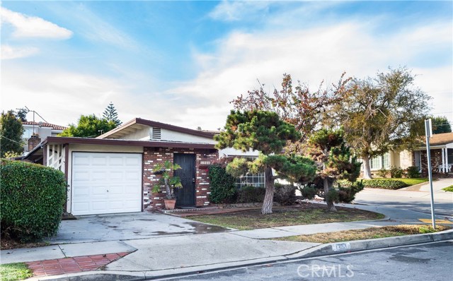 1300 18th Street, Manhattan Beach, California 90266, 2 Bedrooms Bedrooms, ,1 BathroomBathrooms,Residential,Sold,18th,SB19002050