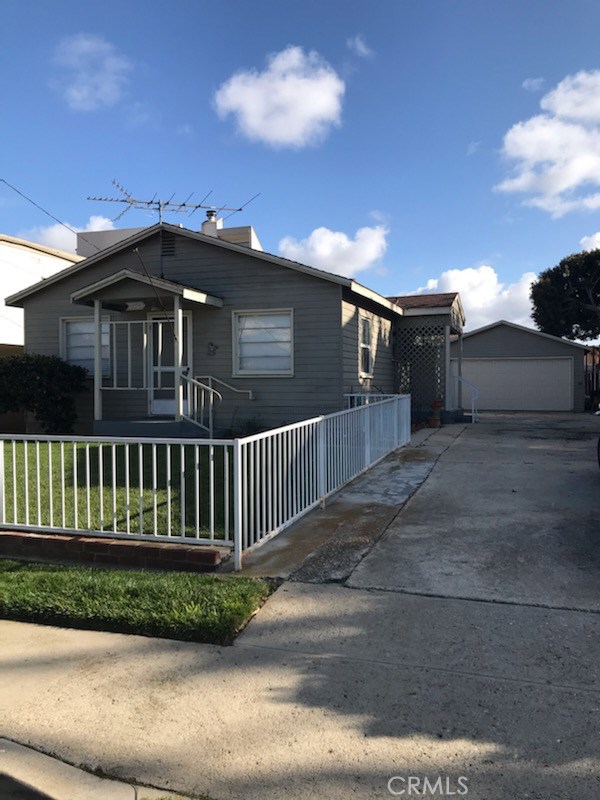 2304 Harriman Lane, Redondo Beach, California 90278, 2 Bedrooms Bedrooms, ,1 BathroomBathrooms,Residential,Sold,Harriman,PV20064615