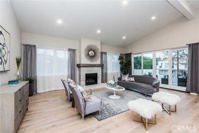 105 Juanita Avenue, Redondo Beach, California 90277, 4 Bedrooms Bedrooms, ,3 BathroomsBathrooms,Residential,Sold,Juanita,SB17254045