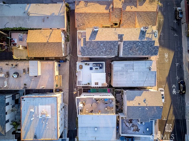 132 35th Place, Hermosa Beach, California 90254, 2 Bedrooms Bedrooms, ,2 BathroomsBathrooms,Residential,Sold,35th,SB19057826