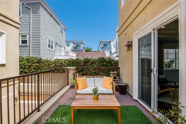 1044 7th Street, Hermosa Beach, California 90254, 4 Bedrooms Bedrooms, ,4 BathroomsBathrooms,Residential,Sold,7th,SB21057089