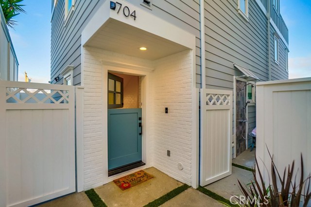 704 Loma, Hermosa Beach, California 90254, 4 Bedrooms Bedrooms, ,4 BathroomsBathrooms,Residential,Sold,Loma,SB19164166