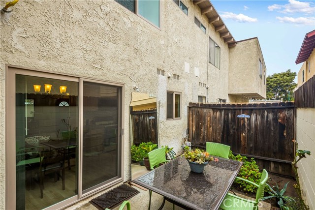 1817 Marshallfield Lane, Redondo Beach, California 90278, 2 Bedrooms Bedrooms, ,1 BathroomBathrooms,Residential,Sold,Marshallfield,PV19025595