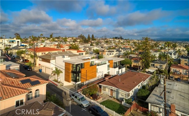 946 8th Street, Hermosa Beach, California 90254, 4 Bedrooms Bedrooms, ,3 BathroomsBathrooms,Residential,Sold,8th,SB20005641