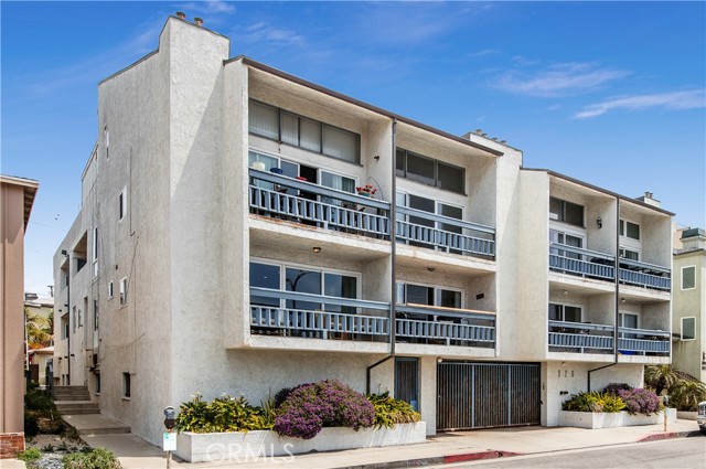 320 Hermosa Avenue, Hermosa Beach, California 90254, 1 Bedroom Bedrooms, ,1 BathroomBathrooms,Residential,Sold,Hermosa,SB21065993