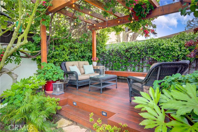 1236 3rd Street, Hermosa Beach, California 90254, 2 Bedrooms Bedrooms, ,Residential,Sold,3rd,SB19113677