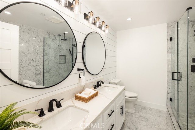 Deluxe Dual Vanities and High Style Amenities