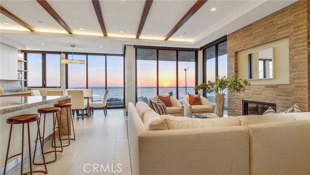 1000 Esplanade, Redondo Beach, California 90277, 3 Bedrooms Bedrooms, ,3 BathroomsBathrooms,Residential,Sold,Esplanade,SB17089223