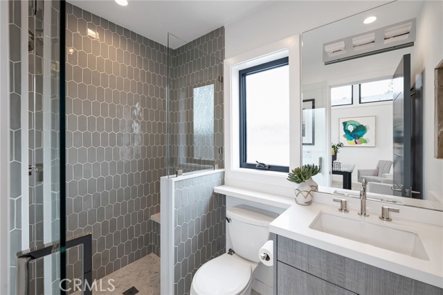 Stylishly appointed bath within living quarters above garage