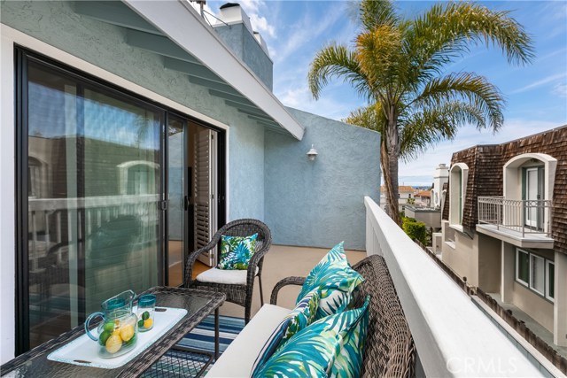 114 Guadalupe Avenue, Redondo Beach, California 90277, 2 Bedrooms Bedrooms, ,Residential,Sold,Guadalupe,SB19074799