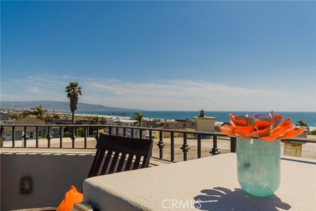 2524 Manhattan Avenue, Hermosa Beach, California 90254, 5 Bedrooms Bedrooms, ,3 BathroomsBathrooms,Residential,Sold,Manhattan,SB18096858