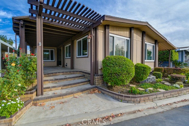 Detail Gallery Image 1 of 1 For 666 Wood Lake Dr #4,  Brea,  CA 92821 - 3 Beds | 1 Baths