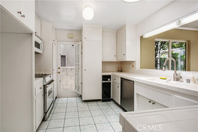 933 27th Street, Manhattan Beach, California 90266, 3 Bedrooms Bedrooms, ,2 BathroomsBathrooms,Residential,Sold,27th,PW20108173