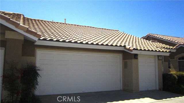 DOUBLE GARAGE & DEDICATED PARKING AREA & DOOR FOR YOUR GOLF CART