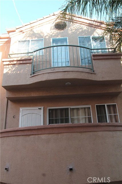 2 Bed Home for Sale in Van Nuys, California