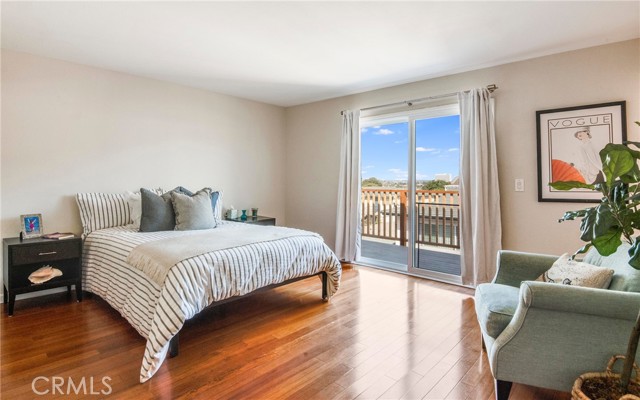 1427 12th Street, Manhattan Beach, California 90266, 2 Bedrooms Bedrooms, ,3 BathroomsBathrooms,Residential,Sold,12th,SB21102526