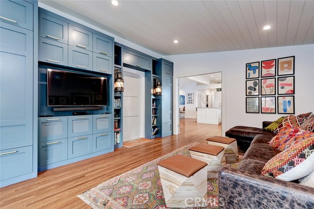 585 29th Street, Manhattan Beach, California 90266, 4 Bedrooms Bedrooms, ,3 BathroomsBathrooms,Residential,Sold,29th,SB21019167