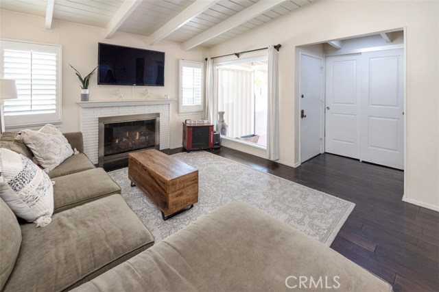 2105 Walnut Avenue, Manhattan Beach, California 90266, 4 Bedrooms Bedrooms, ,2 BathroomsBathrooms,Residential,Sold,Walnut,SB19018685