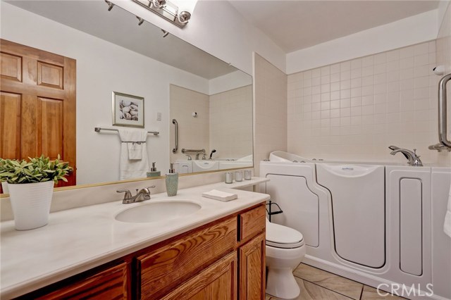 22 Dover Place, Manhattan Beach, California 90266, 2 Bedrooms Bedrooms, ,2 BathroomsBathrooms,Residential,Sold,Dover,SB18247176