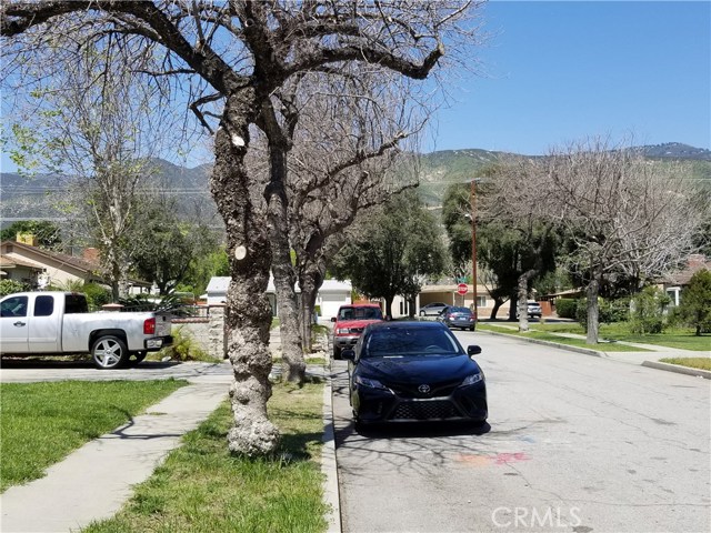 Mountain views, quiet neighborhood.