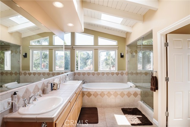 569 31st Street, Manhattan Beach, California 90266, 5 Bedrooms Bedrooms, ,3 BathroomsBathrooms,Residential,Sold,31st,SB20164744