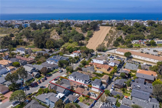 571 33rd Street, Manhattan Beach, California 90266, 2 Bedrooms Bedrooms, ,2 BathroomsBathrooms,Residential,Sold,33rd,SB21059997