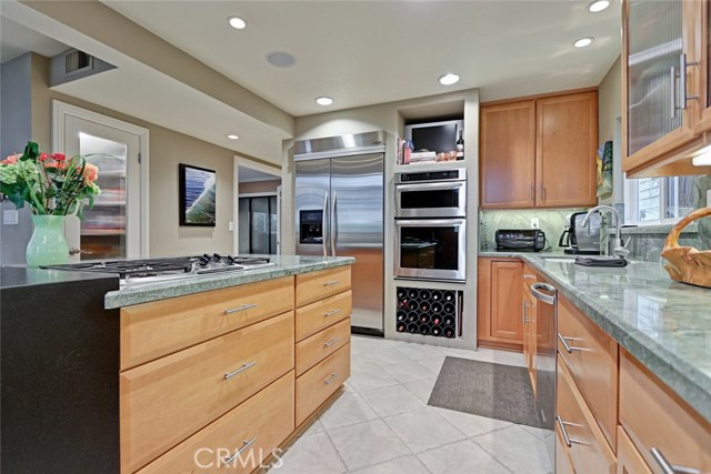 512 3rd Street, Manhattan Beach, California 90266, 3 Bedrooms Bedrooms, ,3 BathroomsBathrooms,Residential,Sold,3rd,SB18066337