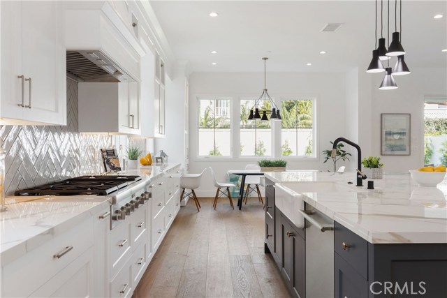 Meticulously appointed kitchen - with all the bells and whistles