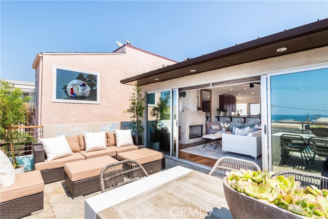 1523 Manhattan Avenue, Hermosa Beach, California 90254, 4 Bedrooms Bedrooms, ,5 BathroomsBathrooms,Residential,Sold,Manhattan,SB18207493
