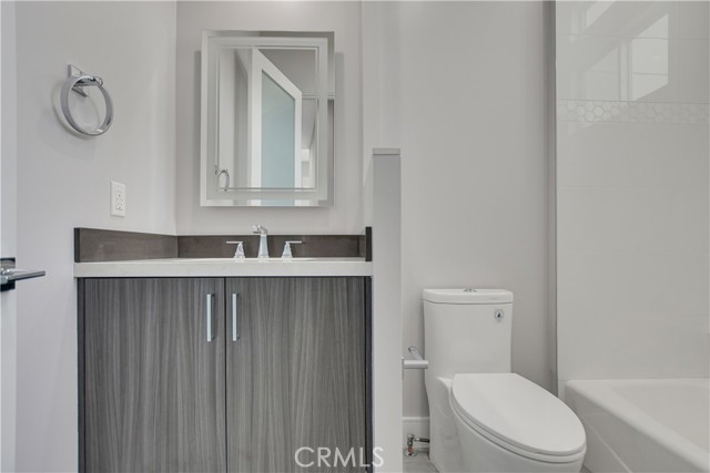 2ND LEVEL BATHROOM