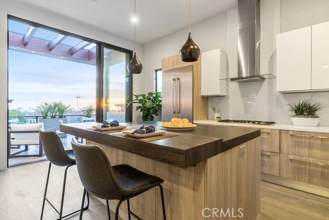 1832 Pacific Coast Highway, Hermosa Beach, California 90254, 3 Bedrooms Bedrooms, ,3 BathroomsBathrooms,Residential,Sold,Pacific Coast Highway,SB18123044