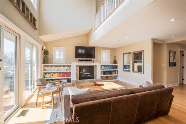 613 Lucia Avenue, Redondo Beach, California 90277, 4 Bedrooms Bedrooms, ,2 BathroomsBathrooms,Residential,Sold,Lucia,SB20146228