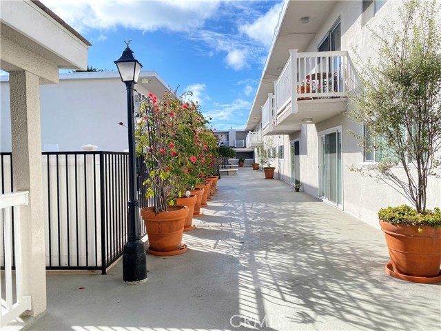 2411 Prospect Avenue, Hermosa Beach, California 90254, 2 Bedrooms Bedrooms, ,1 BathroomBathrooms,Residential,Sold,Prospect,SB21014634