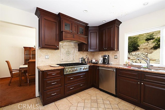 Kitchen with 6 Burner Stove & Dishwasher Kitchen with 6 Burner Stove & Dishwasher