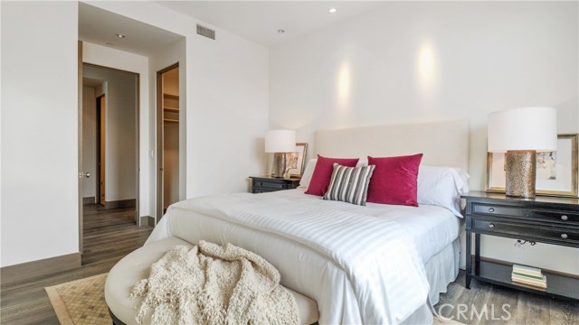 1000 Esplanade, Redondo Beach, California 90277, 2 Bedrooms Bedrooms, ,2 BathroomsBathrooms,Residential,Sold,Esplanade,SB17089319